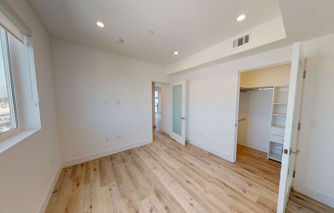 3 beds, 2.5 baths, 1,275 sqft, $3,598, Unit 414