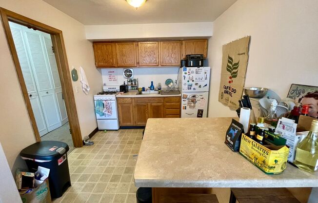 2 beds, 1 bath, $1,295, Unit 206