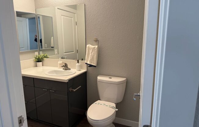 2 beds, 1 bath, 853 sqft, $2,625, Unit 6B