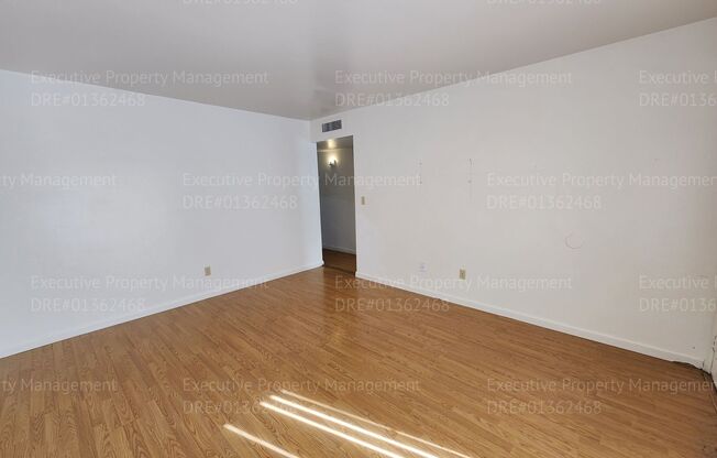 2 beds, 1 bath, $1,425, Unit B