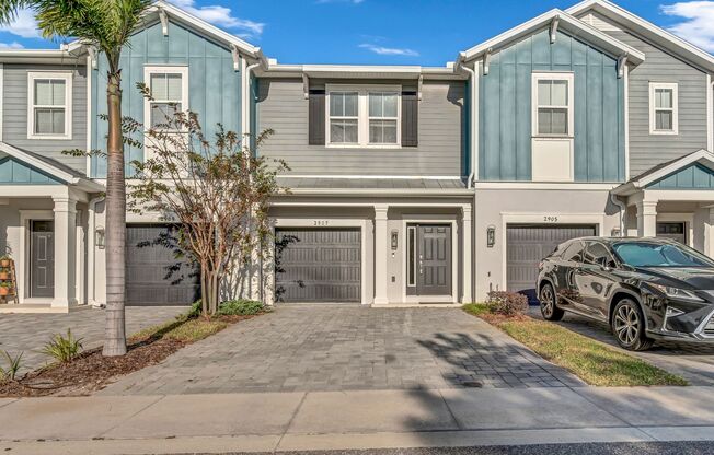 Spacious Northdale 3BR/2.5 two story townhome in gated Kemerton Place