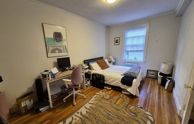 2 beds, 1 bath, 916 sqft, $4,000, Unit 27