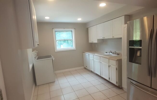 3 beds, 1 bath, $1,595