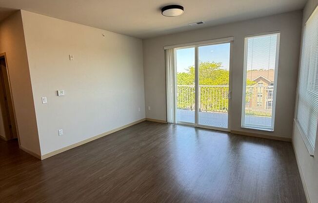 2 beds, 1 bath, 929 sqft, $2,150, Unit #414