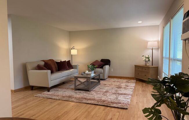 2 beds, 1 bath, 875 sqft, $1,700, Unit 34A