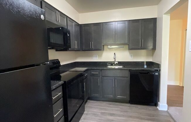 2 beds, 2 baths, 1,000 sqft, $1,900, Unit 14227 #302