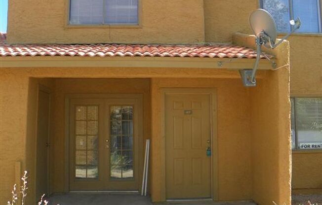 2 Bedroom townhome - full size w/d - Shadow Mtn Condos - pool