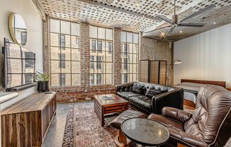 Modern Studio Loft in Downtown Dallas – Water & Internet Included in the Rent ($500 Off First Month's Rent)