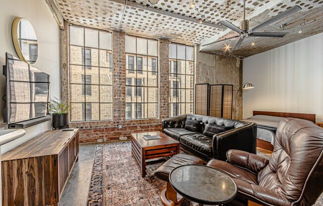 Modern Studio Loft in Downtown Dallas – Water & Internet Included in the Rent ($500 Off First Month's Rent)