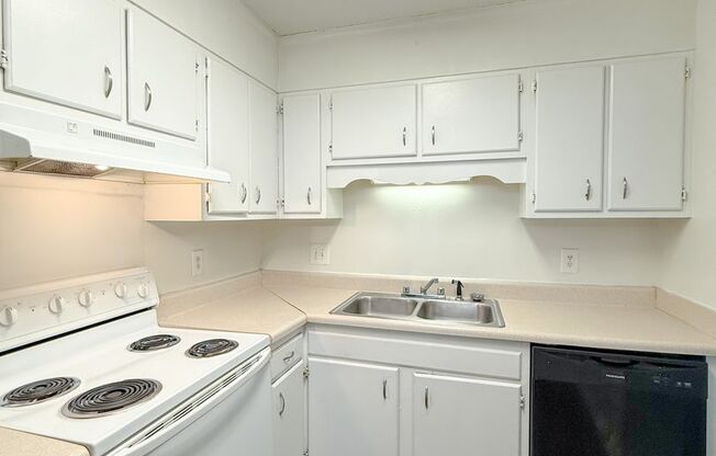 1 bed, 1 bath, 650 sqft, $1,015, Unit F7