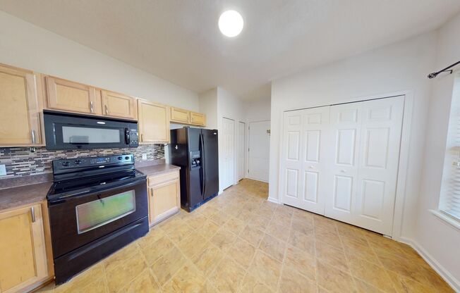 Beautiful 3 bedroom ,2.5 bathrooms . Townhouse