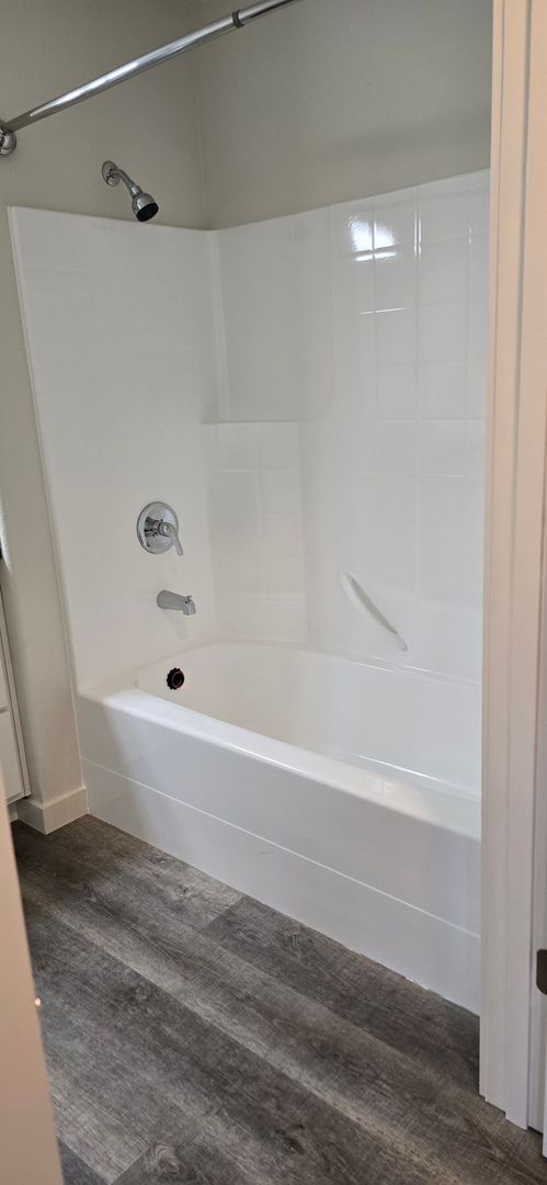 2 beds, 2 baths, 981 sqft, $1,795, Unit 118
