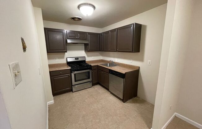 2 BED 1 BATH 1ST FLOOR APARTMENT