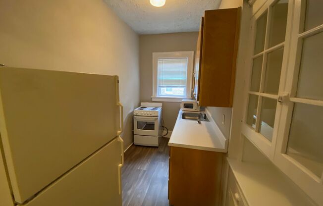 Studio, 1 bath, 550 sqft, $1,295, Unit 07
