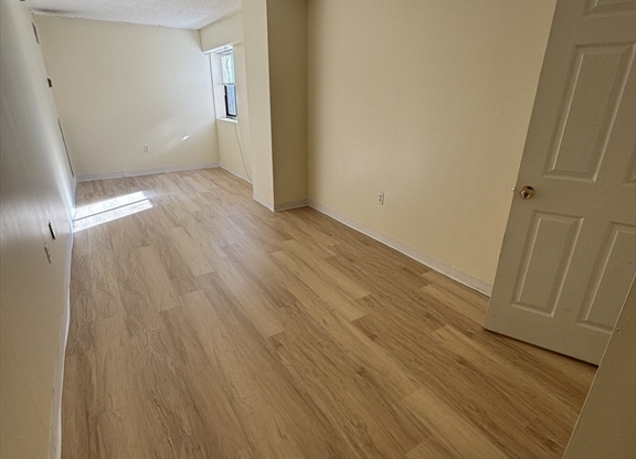 2 beds, 1.5 baths, 943 sqft, $3,000, Unit 905