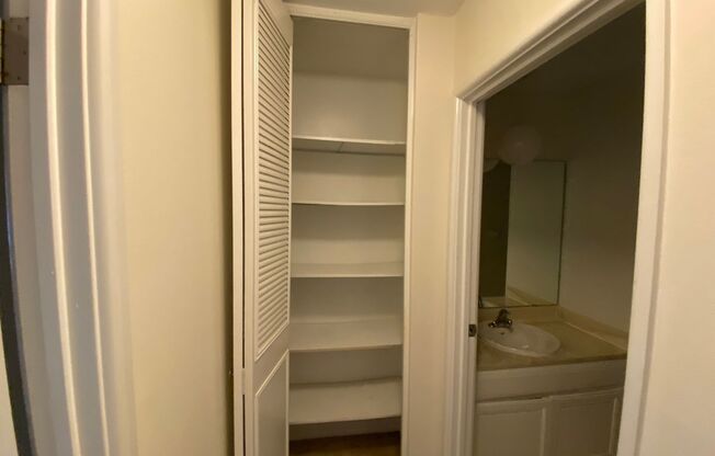 1 bed, 1 bath, 812 sqft, $1,250, Unit 101-115