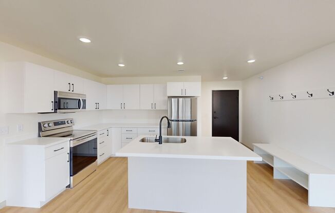 2 beds, 2 baths, 1,021 sqft, $1,740, Unit 6400-204
