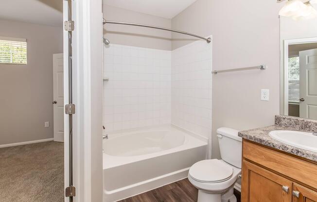 2 beds, 1 bath, 895 sqft, $1,746