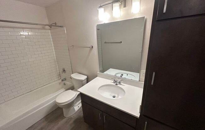 2 beds, 1 bath, $1,395, Unit 122