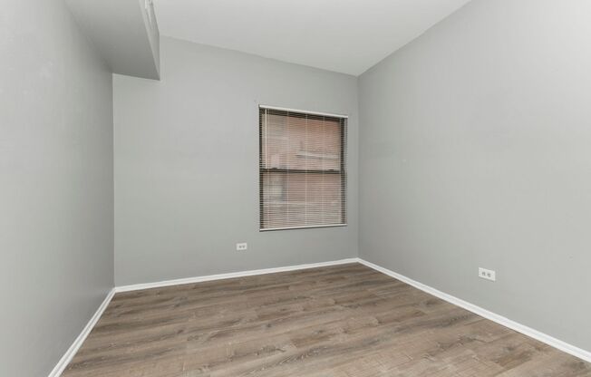 2 beds, 1 bath, 650 sqft, $1,550, Unit 4242 - 1W