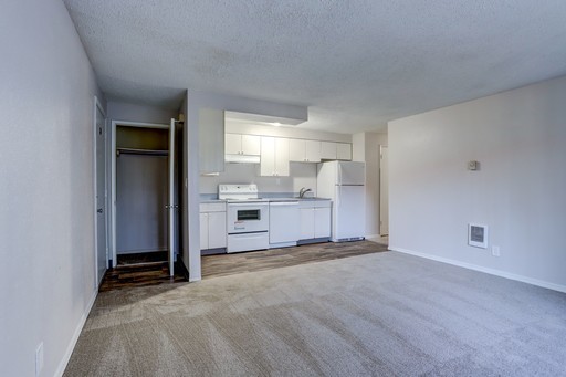 2 beds, 1 bath, 980 sqft, $1,495, Unit 11