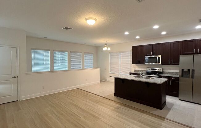 Like New 1/1 Garage Apartment with 1-Car Garage Included (Utilities Included)