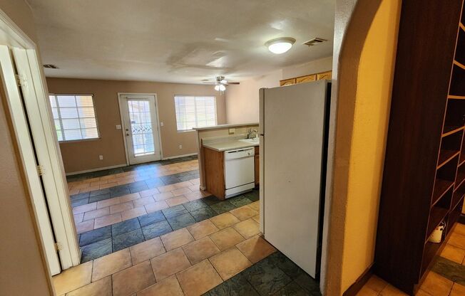 Beautiful 3 Bedroom & 2 1/2 Bath Condo.