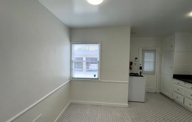 1 bed, 1 bath, 850 sqft, $2,295, Unit 626 N Spaulding Ave