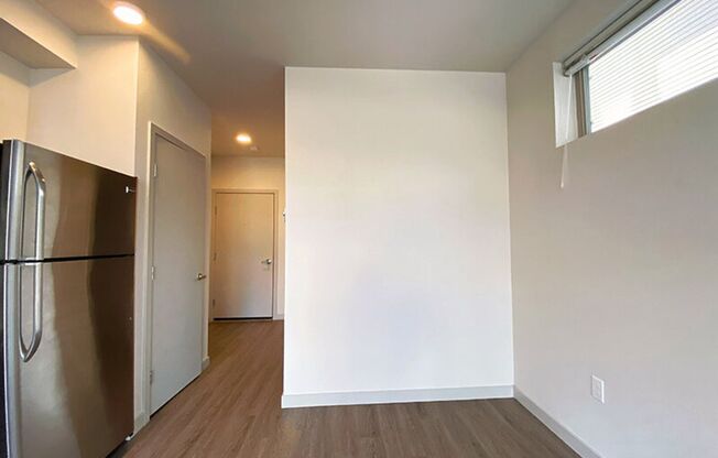 Studio, 1 bath, 261 sqft, $999, Unit 208