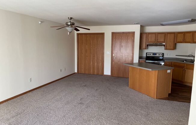 1 bed, 1 bath, 805 sqft, $1,405, Unit 927-103