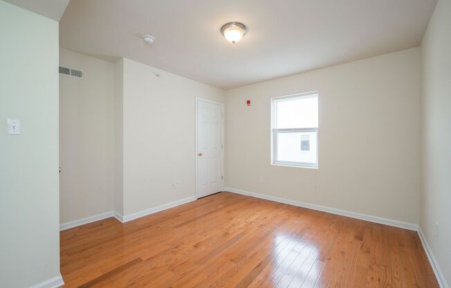 3 beds, 1 bath, 790 sqft, $1,450, Unit Unit 34