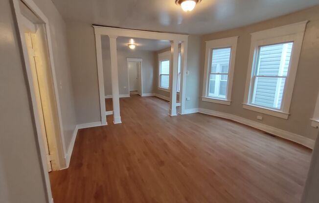 3 beds, 1 bath, $1,300, Unit 2