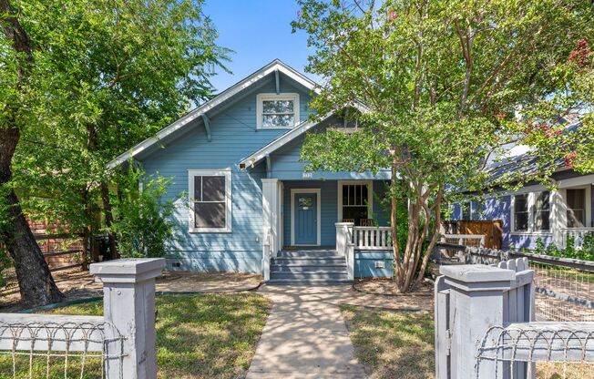 UT PRE-LEASE: Hyde Park 4 bed / 3 bath. Open Floor Plan, Wood Floors, Backyard with deck, 2 car garage!