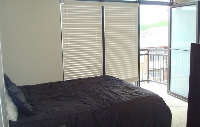 PENTHOUSE APT ACROSS FROM SIEGEL CENTER!!!!