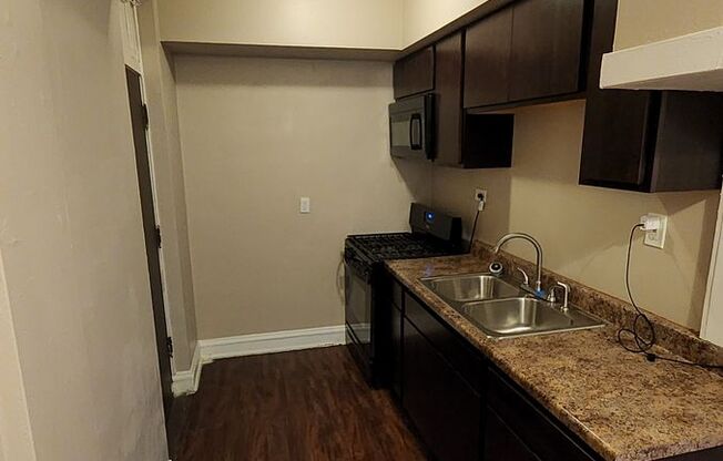 Studio, 1 bath, $885, Unit 1740-2