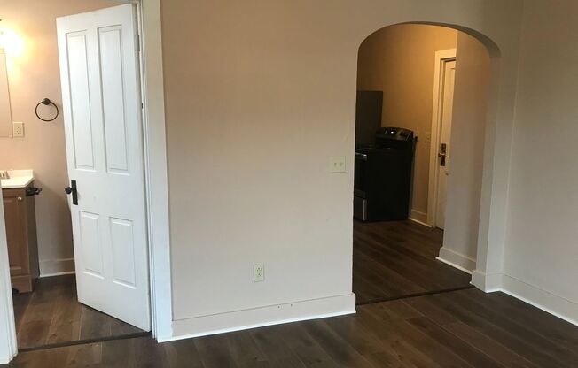 2 beds, 1 bath, $925, Unit 2