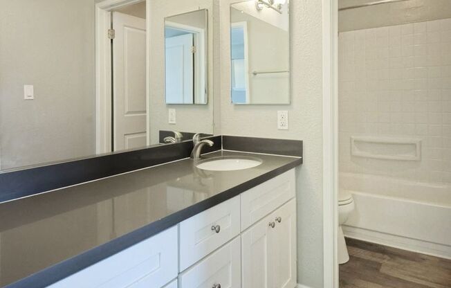 2 beds, 1 bath, 925 sqft, $2,450, Unit 219