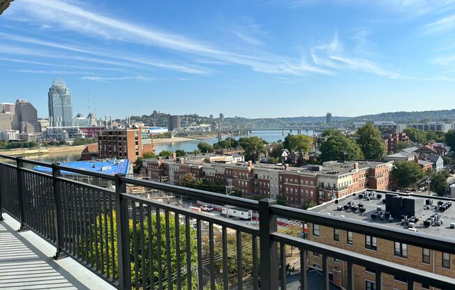 2 beds, 2 baths, 958 sqft, $2,325, Unit 810