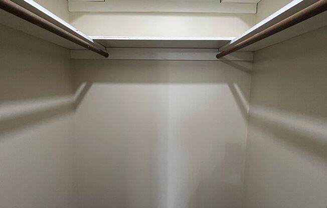 2 beds, 1 bath, 950 sqft, $875, Unit #7