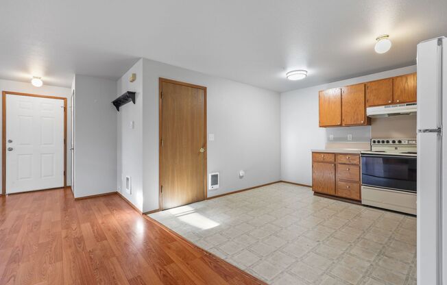 2 beds, 1 bath, $1,775, Unit # #B