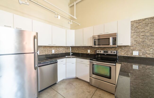 2 beds, 1 bath, 1,080 sqft, $1,650, Unit 216