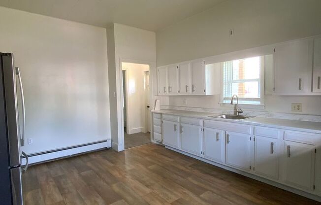 2 beds, 1 bath, 1,100 sqft, $1,395, Unit 557 UNION ST. #6