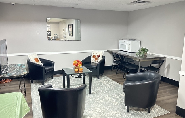 Studio, 1 bath, 445 sqft, $1,650, Unit 1F