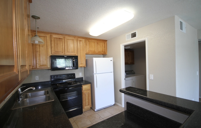 Affordable 1BR/1BA in LAKESIDE! Pool|Club House|Fitness Room! WSG Paid by Owner!