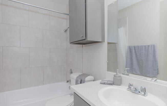 1 bed, 1 bath, 731 sqft, $999