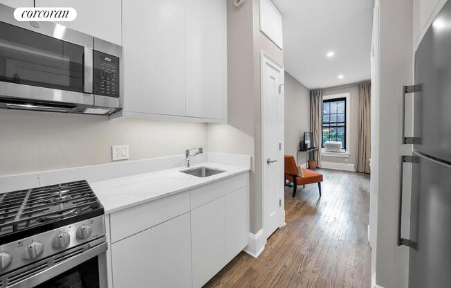 231 E 54 ST