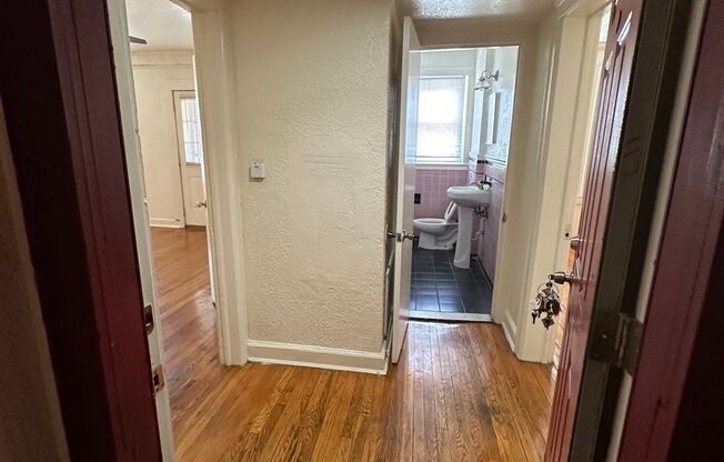 1 bed, 1 bath, $800, Unit 112