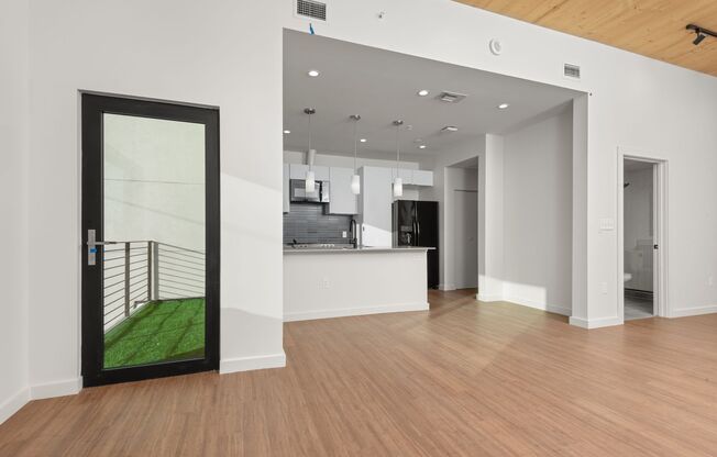 Studio, 1 bath, 648 sqft, $1,248, Unit 404