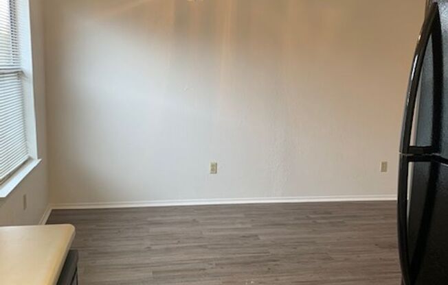 2 beds, 1.5 baths, 1,084 sqft, $950, Unit 0403