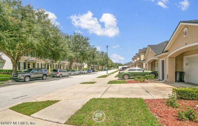 Spacious 3-Bed, 2.5-Bath, 1-Car Garage townhome in Plantation Village